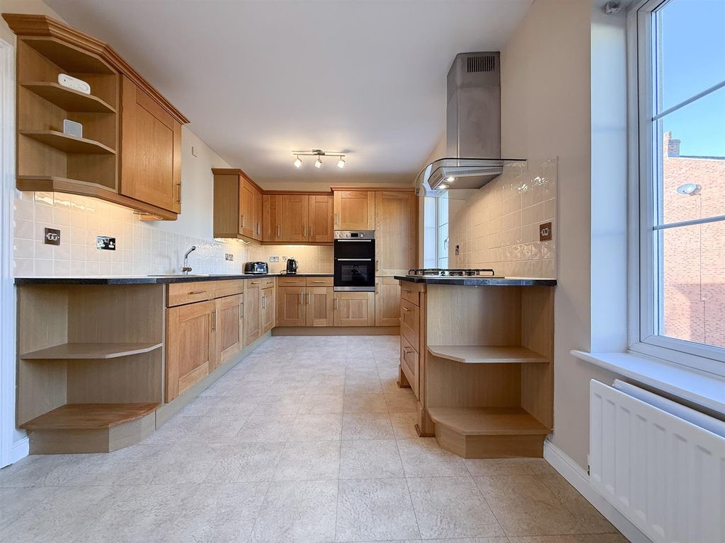 Property photo 3 of 21 Kitchen
