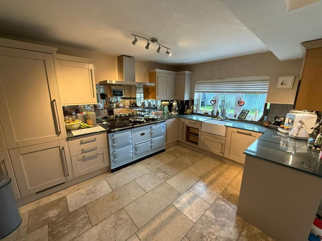 Property photo 2 of 14 Photo-2025-10-15-15-42-43[1].Jpg