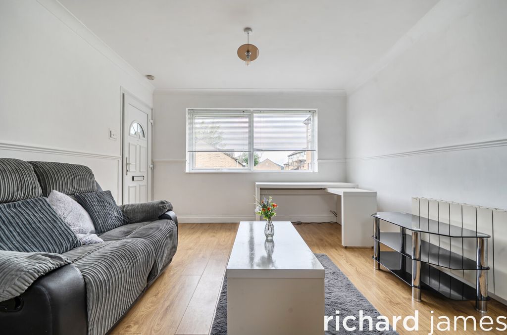 Property photo 3 of 12 3Aaaffd25d3F445Fa79ce8Afb1d8674B