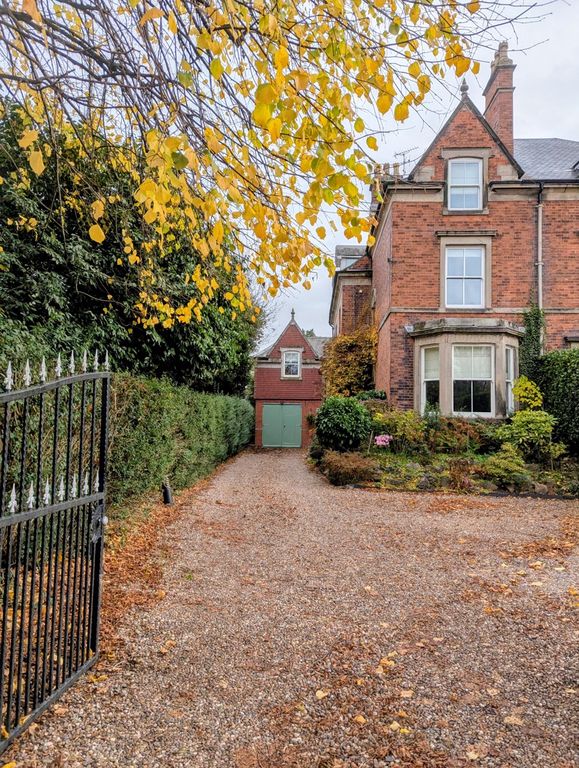 Property photo 3 of 35