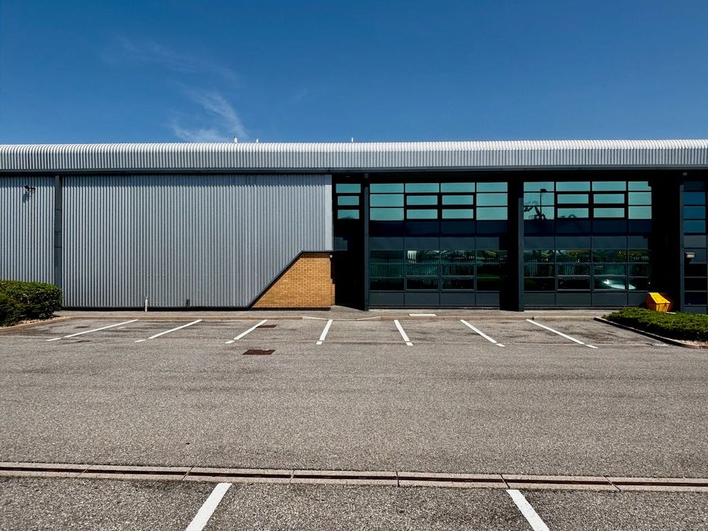 Property photo 1 of 7 10 Sundon Business Park Luton Warehouse To Let.Jpeg
