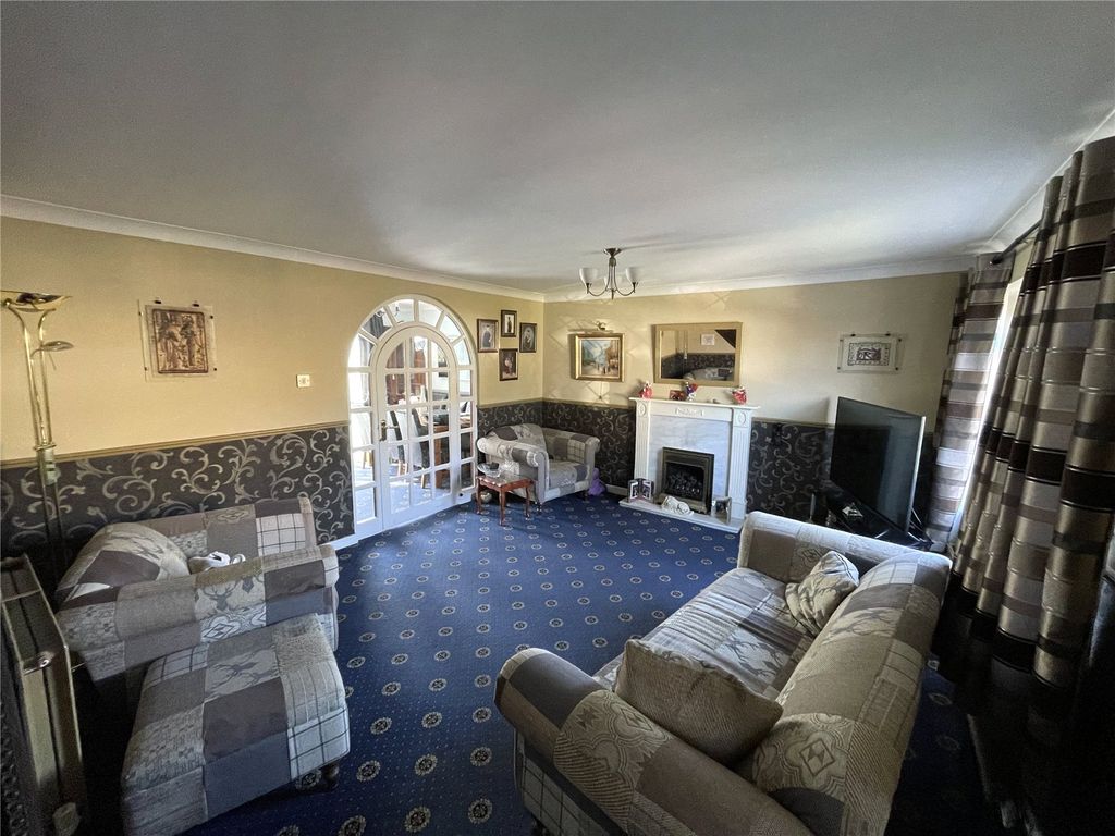 Property photo 2 of 14 Lounge