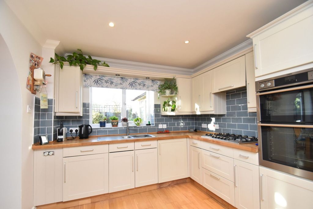 Property photo 3 of 31