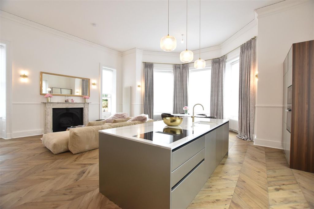 Property photo 1 of 10 Kitchen (4).Jpg