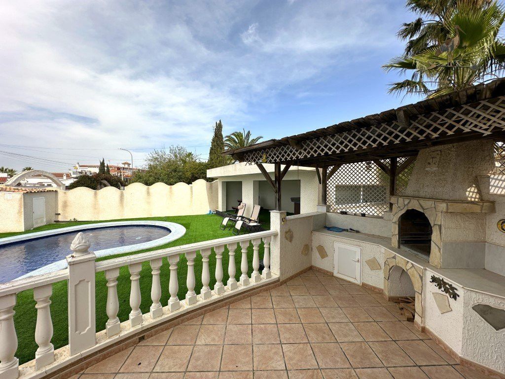 Property photo 1 of 20