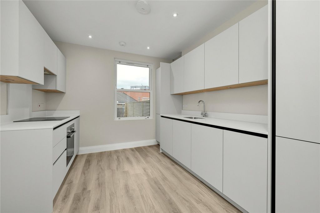 Property photo 3 of 9 Picture No. 06