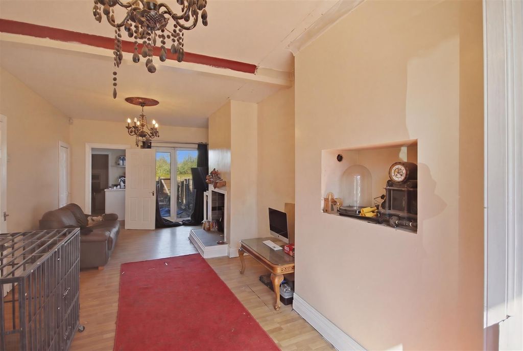 Property photo 2 of 11 Living/Dining Room