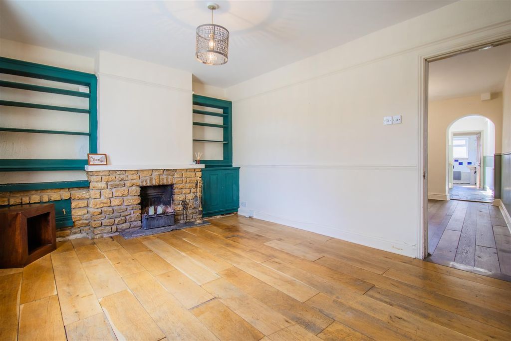Property photo 2 of 25
