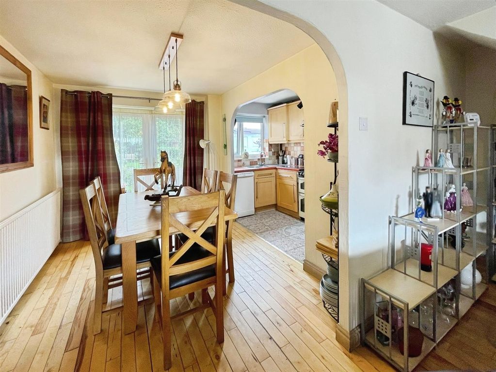 Property photo 3 of 17 Kitchen/Diner