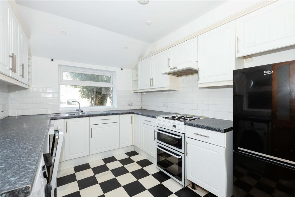Property photo 2 of 14 St Dunstans_11.Jpg