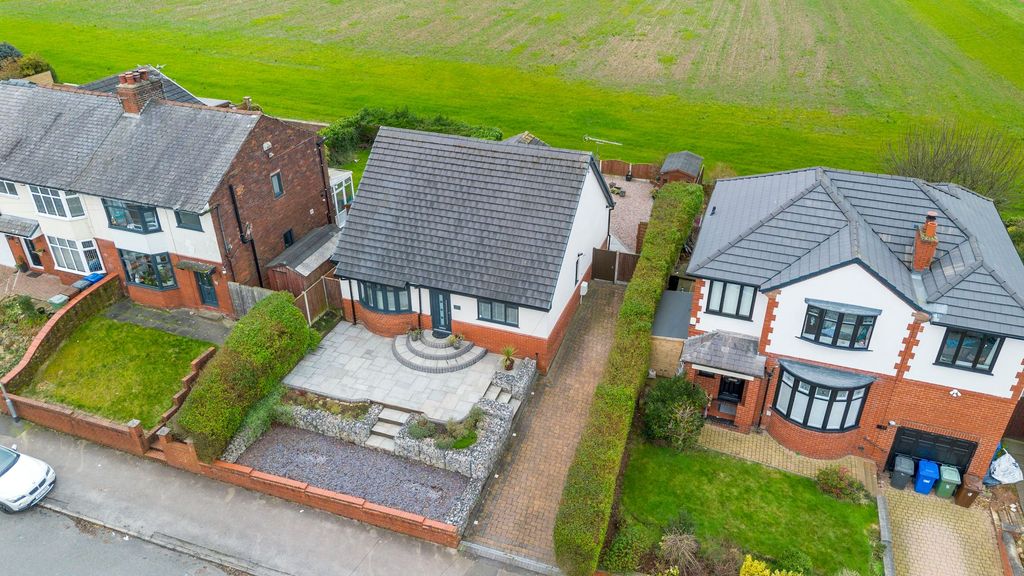 Property photo 2 of 32