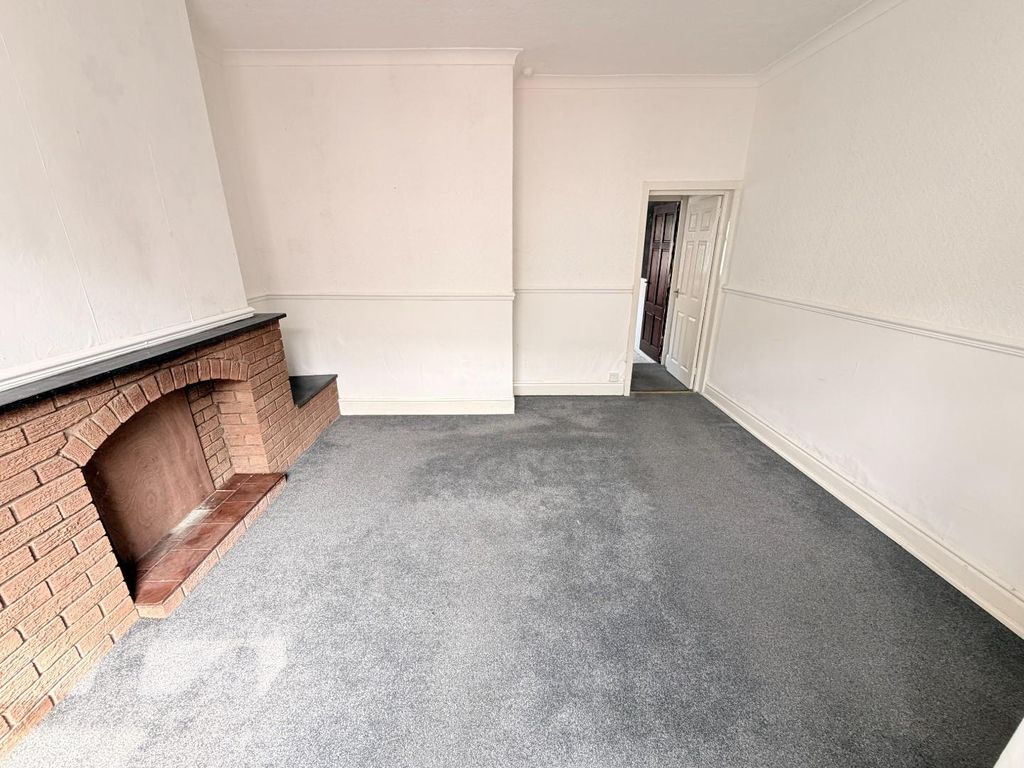 Property photo 3 of 12 Lounge