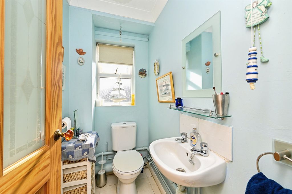 Property photo 2 of 21