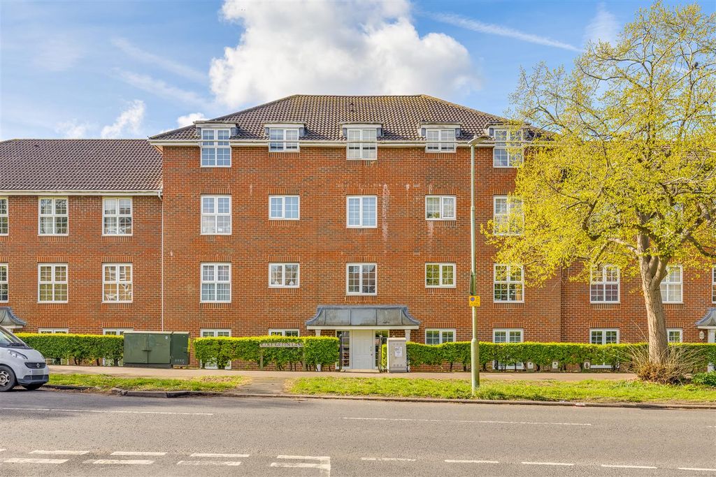 Property photo 1 of 30 Beaumont House 32-29.Jpg