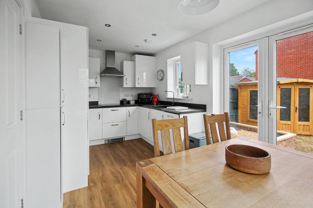 Property photo 2 of 19 Kitchen