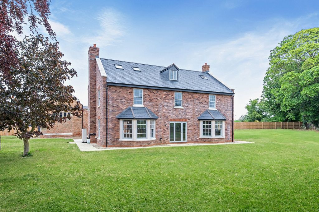 Property photo 2 of 34 Picture No. 41