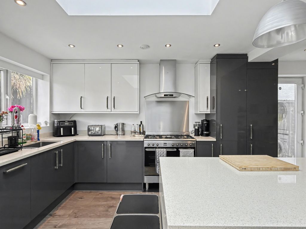 Property photo 3 of 25