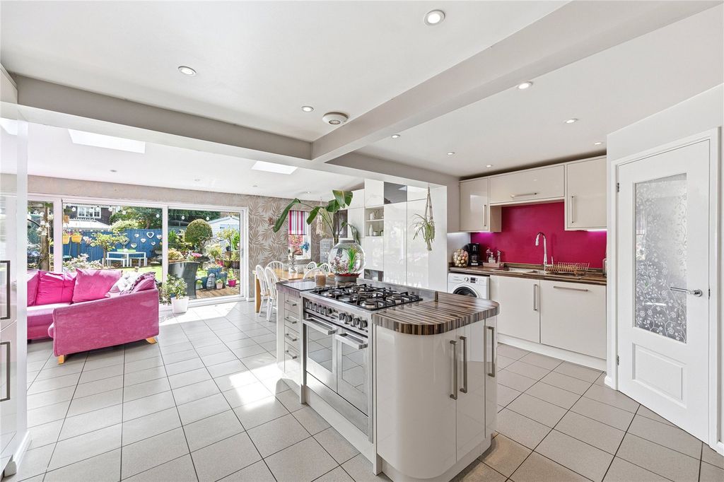 Property photo 2 of 33 Picture No. 38