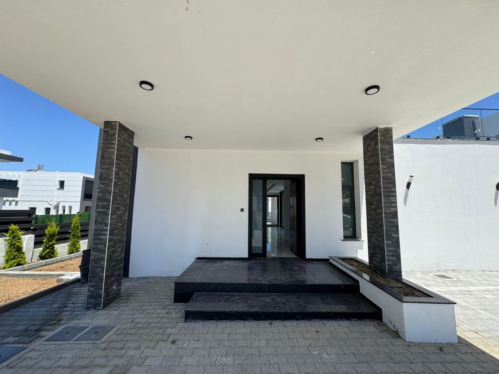 Property photo 3 of 21