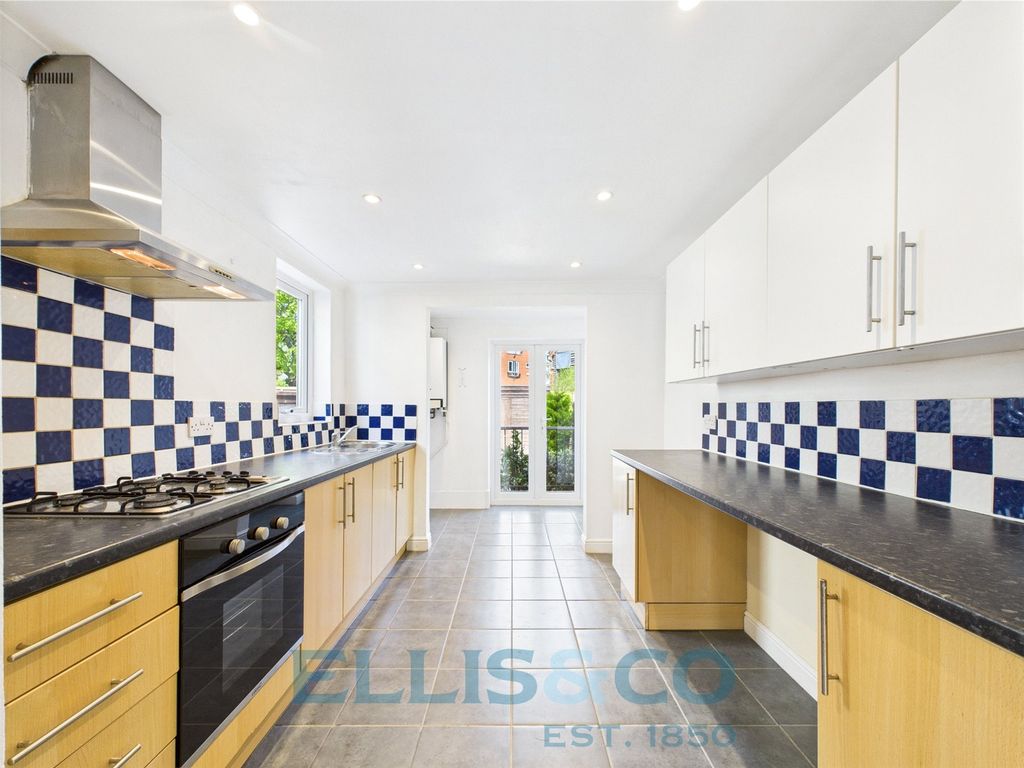 Property photo 2 of 9 Picture No. 40