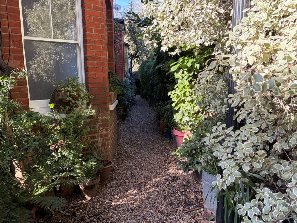 Property photo 1 of 7