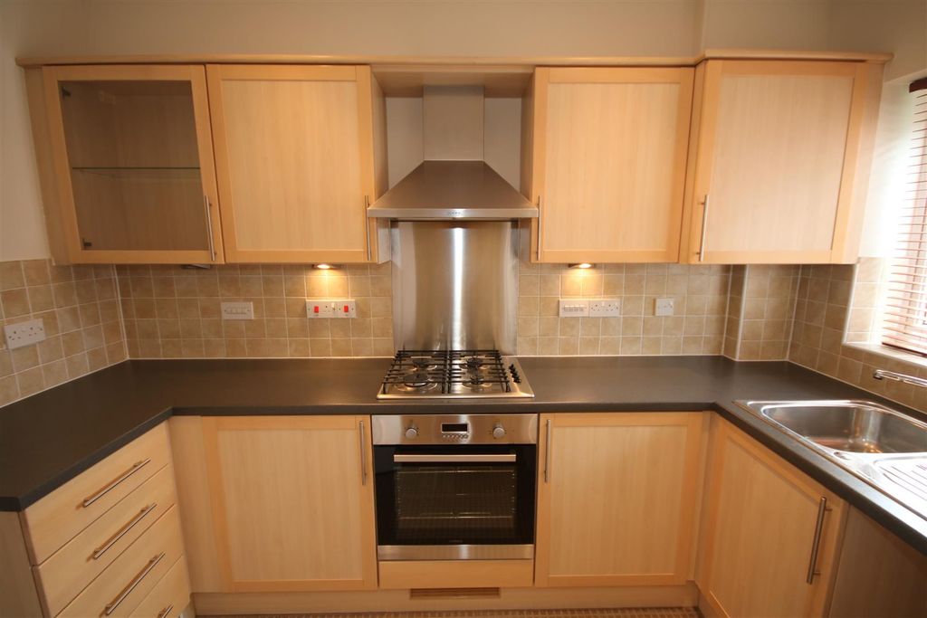 Property photo 2 of 23