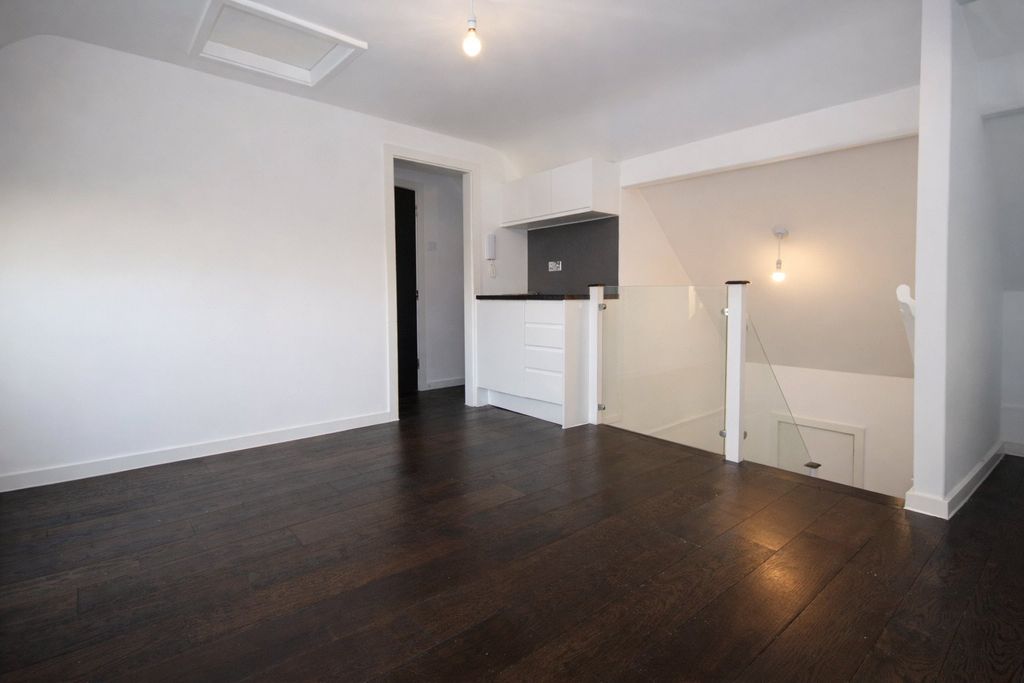 Property photo 3 of 9 Reception/Kitchen