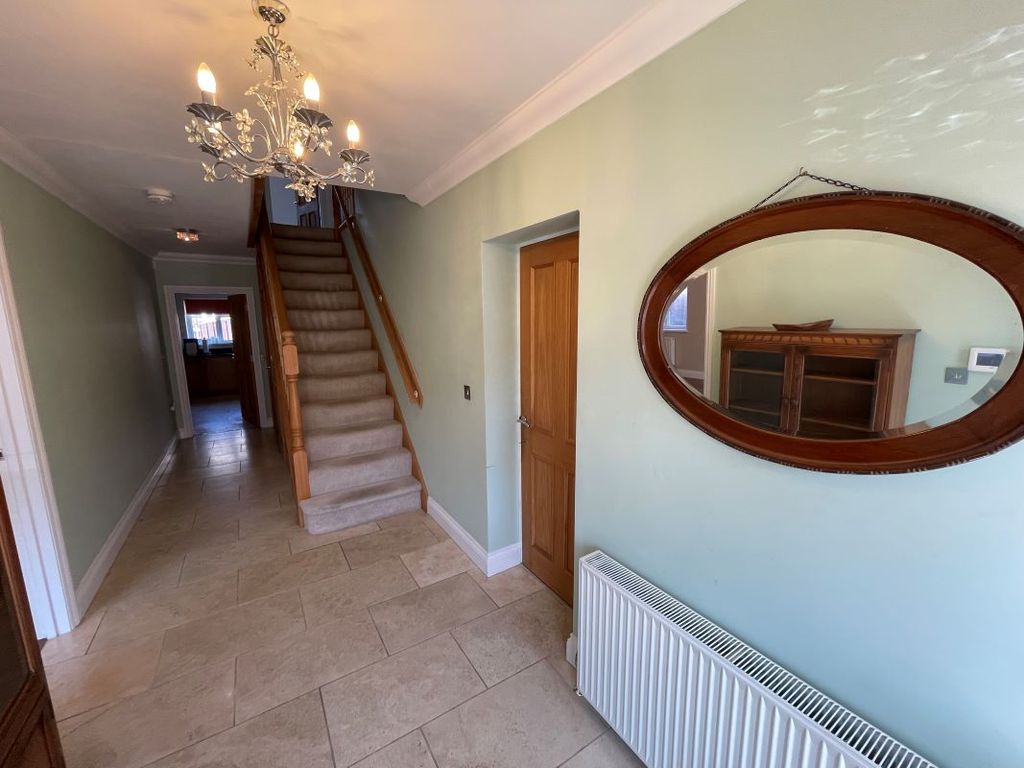 Property photo 2 of 33