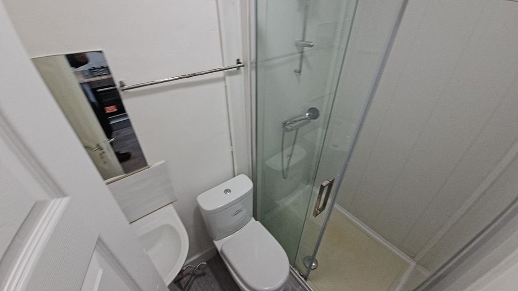 Property photo 3 of 7 Bathroom