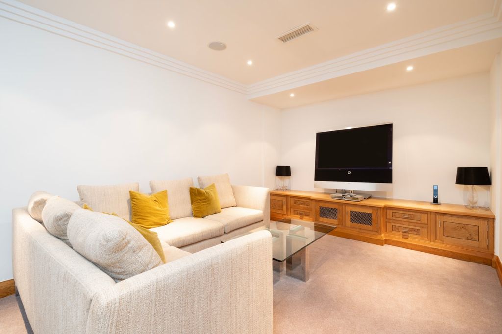 Property photo 2 of 14 Lower Ground Floor