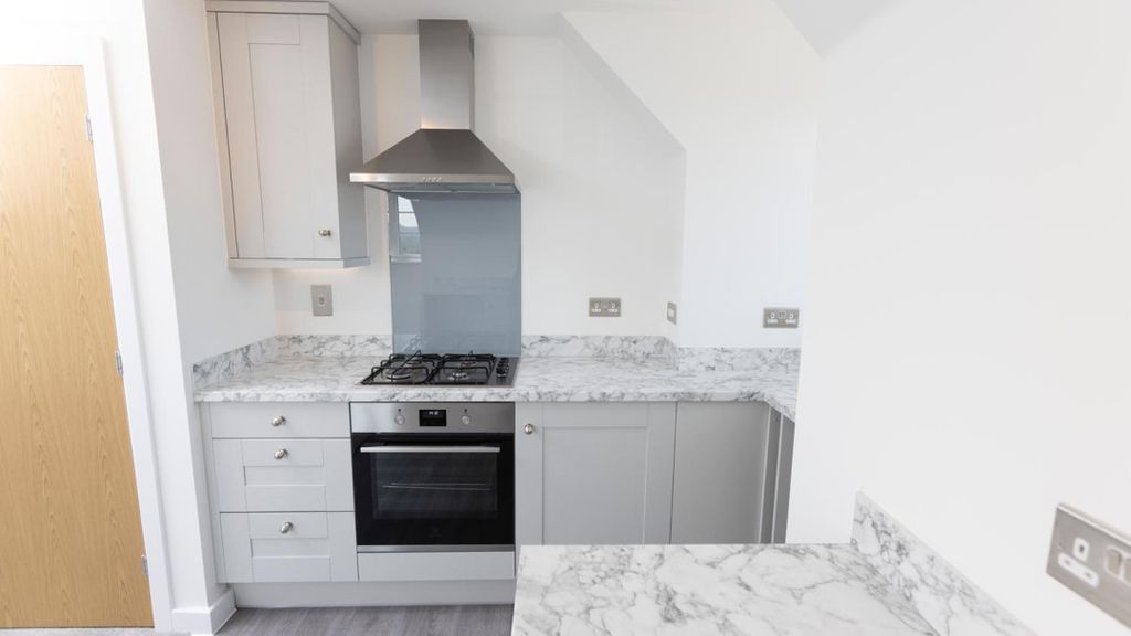 Additional image 15 of 2 bed flat for salePetworth GU28