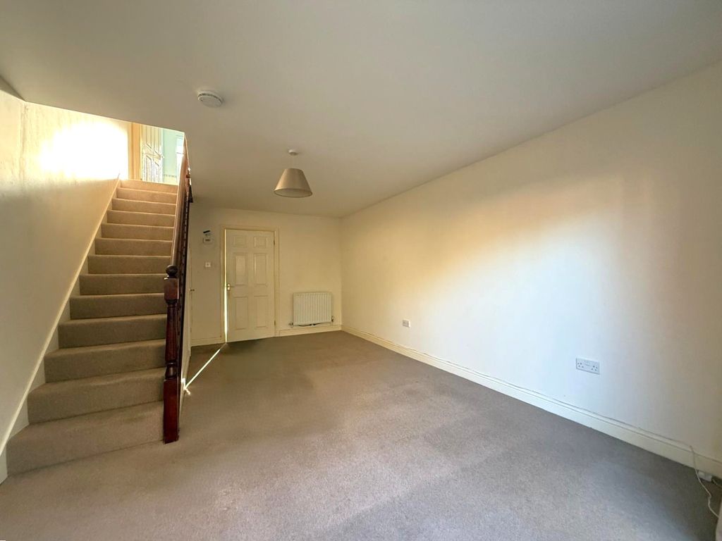 Property photo 3 of 9 Photo 5