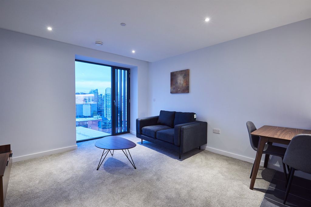 Property photo 1 of 10 (Main)
