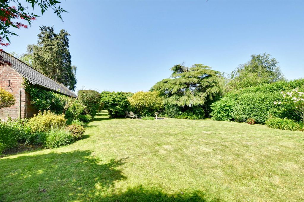 Property photo 2 of 25