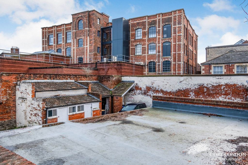 Property photo 3 of 13