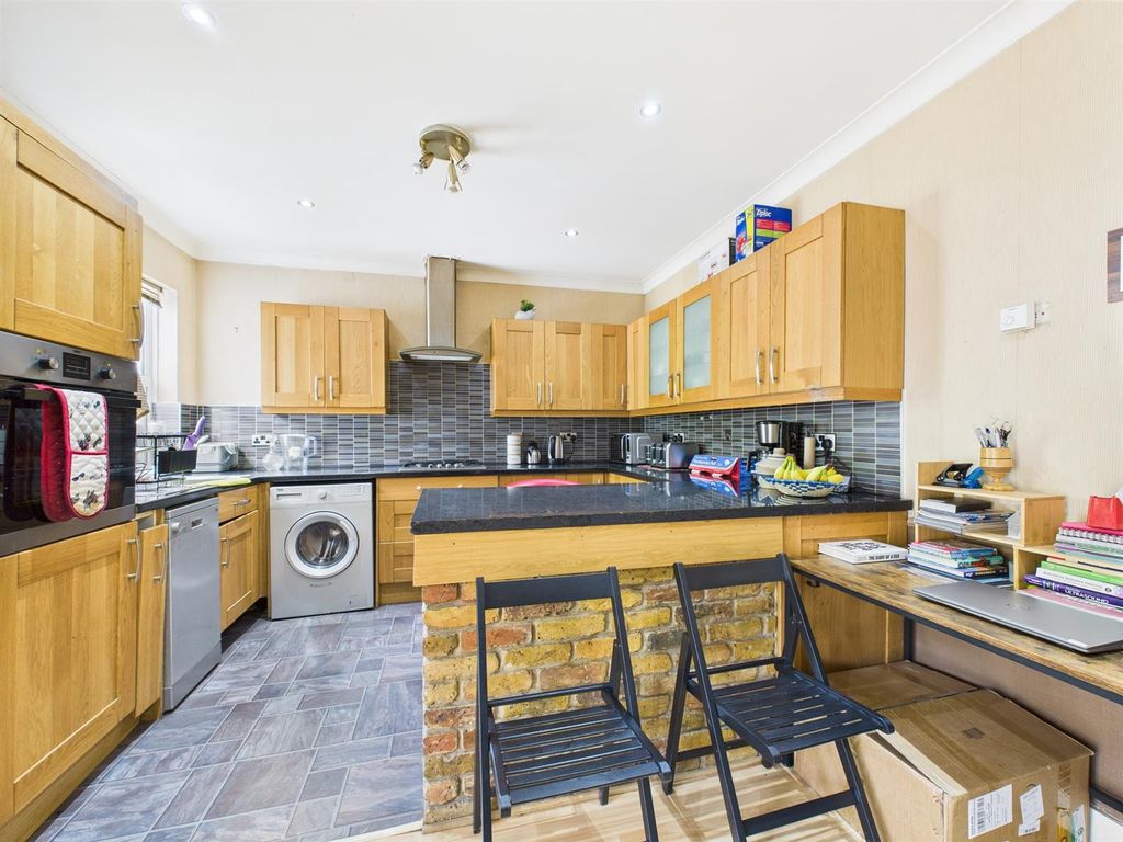 Property photo 2 of 13 Cam02885G0-Pr0389-Still007.Jpg