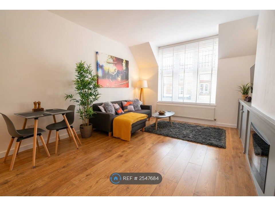 Property photo 1 of 10 Lounge