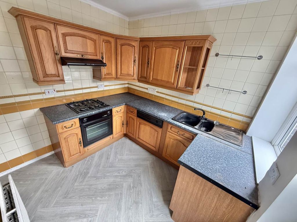 Property photo 2 of 7 Kitchen