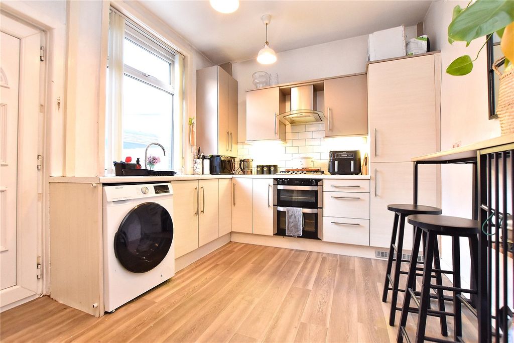 Property photo 3 of 12 Picture 3