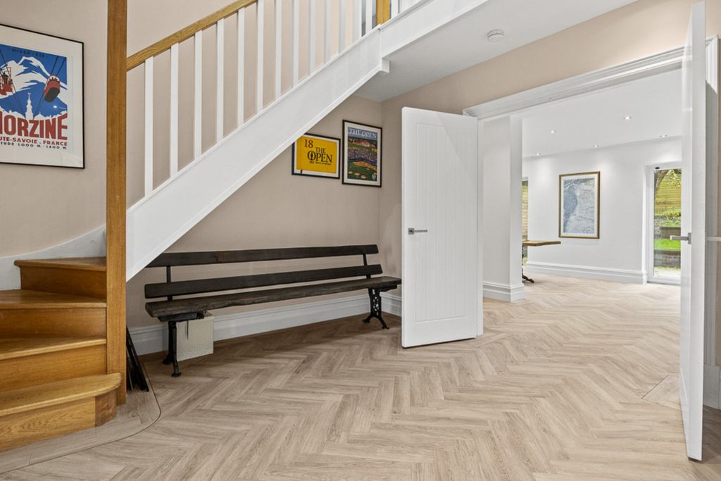 Property photo 3 of 37