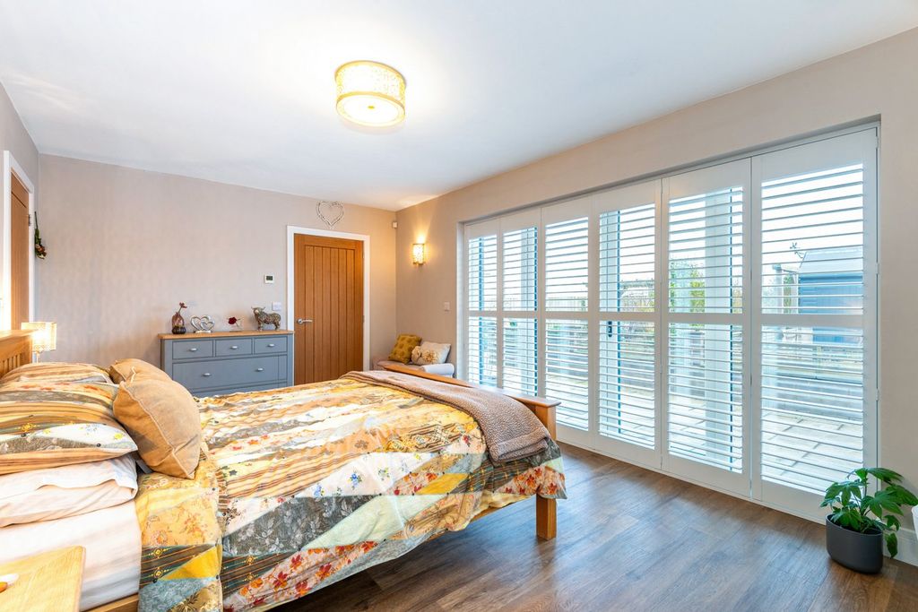 Property photo 3 of 26 Master Bedroom