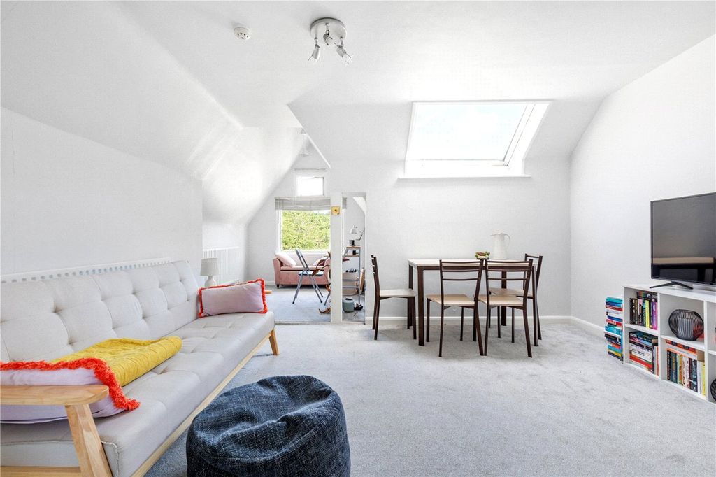 Property photo 2 of 9 Picture No. 24