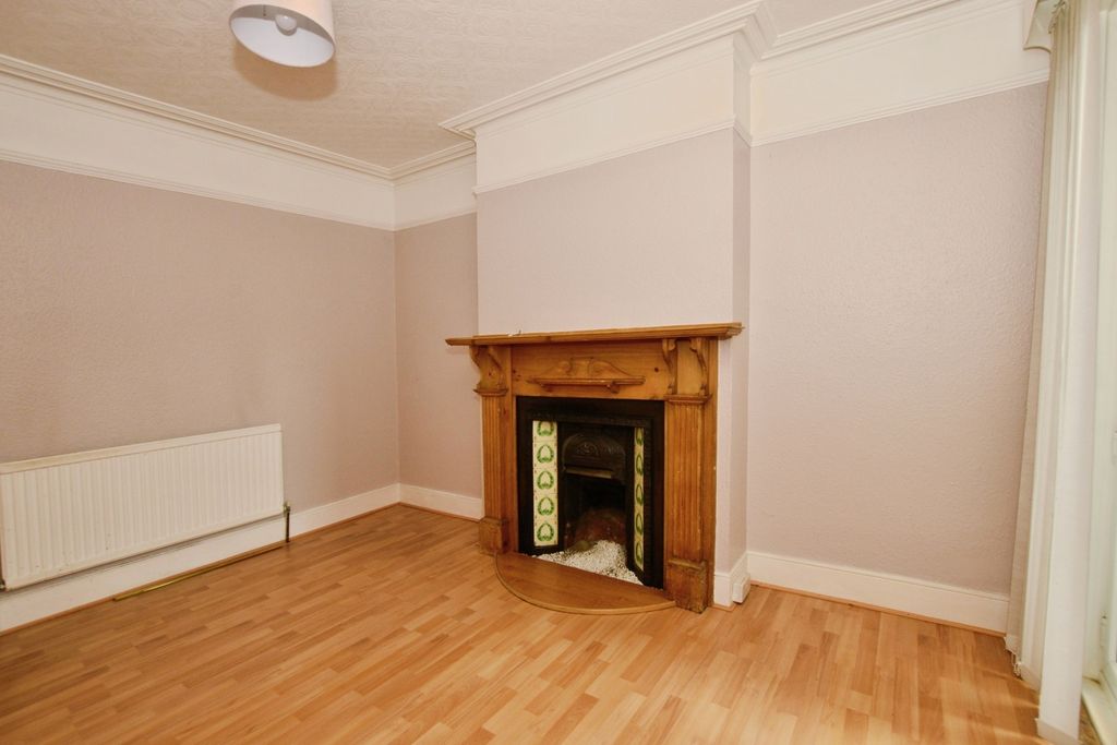 Property photo 3 of 17 Living Room