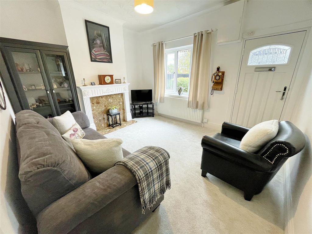 Property photo 3 of 22 Lounge