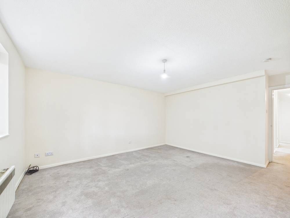 Property photo 3 of 10 Giraffe360-Still003