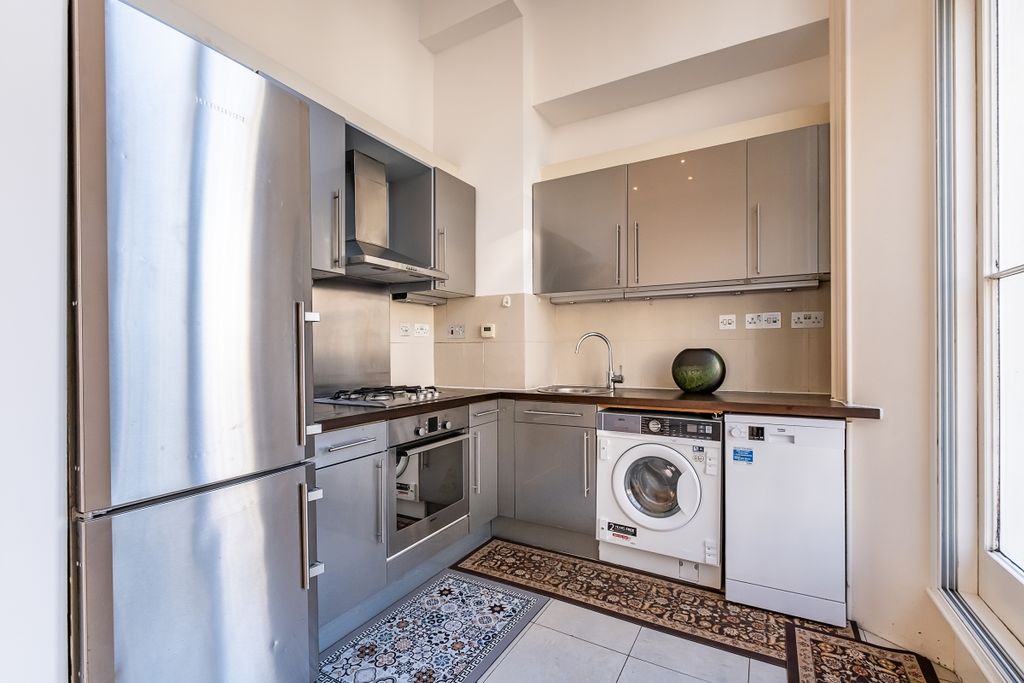 Property photo 3 of 9 Westbourne-Terrac...