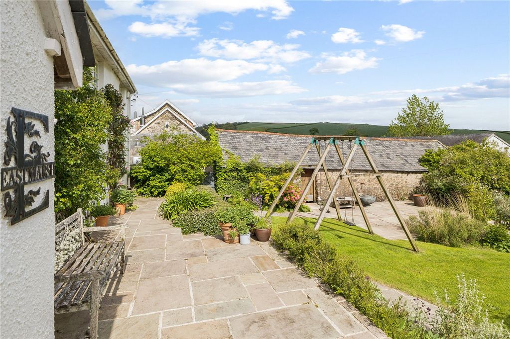 Property photo 3 of 43 Farmhouse