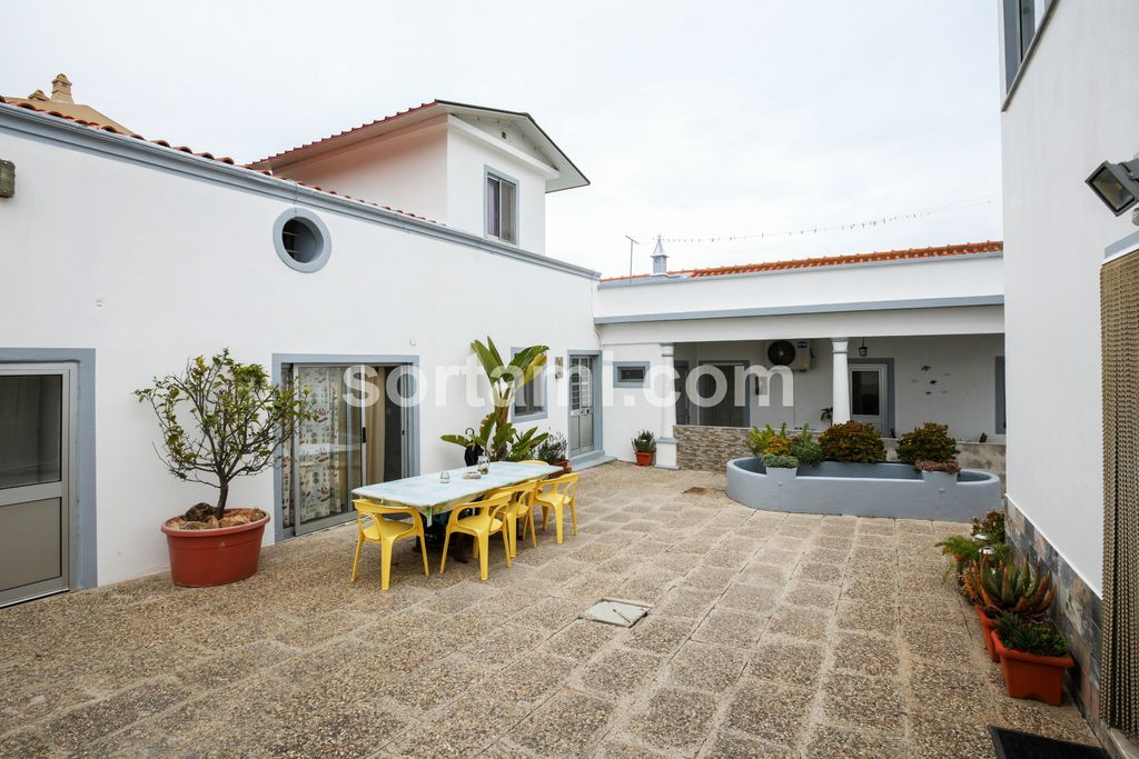 Property photo 2 of 11