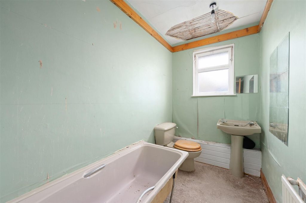 Property photo 3 of 27 22Carnockroad005.Jpg