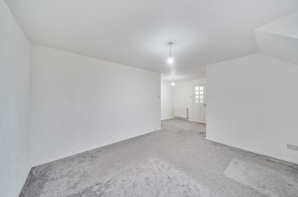 Property photo 2 of 20 1388731-9-6938390...